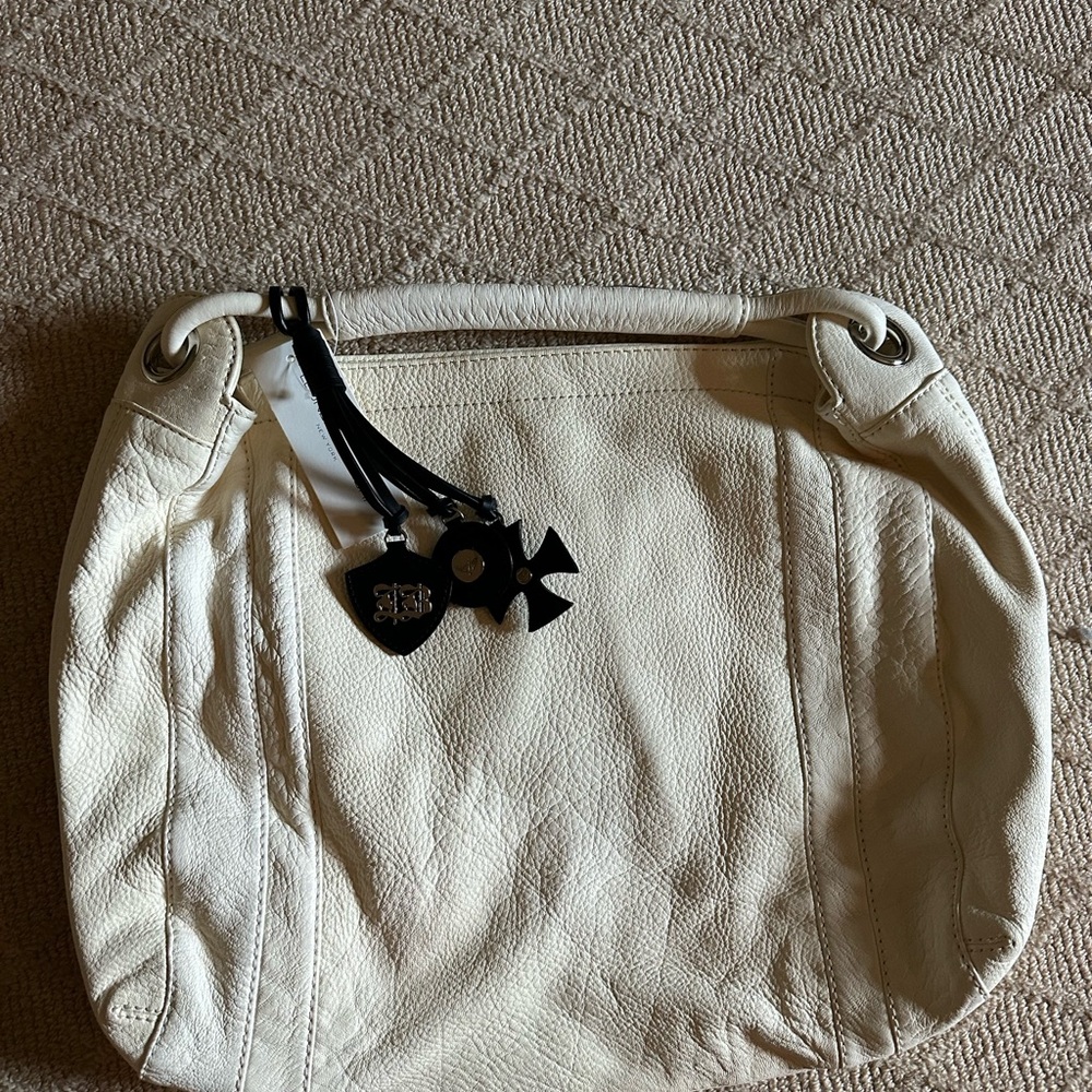 Chic Cream Leather Shoulder Bag